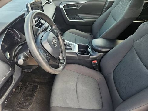 Used 2024 Toyota RAV4 XLE FWD image 17