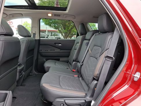 Used 2025 Nissan Pathfinder Platinum w/ Cargo Package AWD/4WD image 13