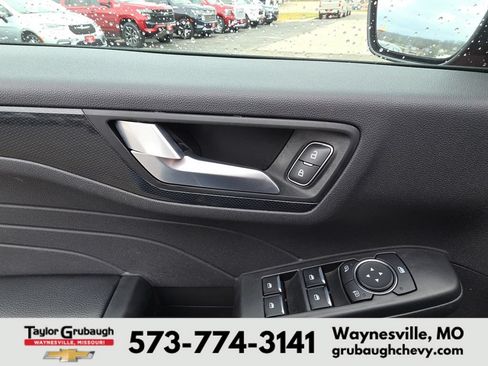 Used 2025 Ford Escape ST-Line Select AWD/4WD image 13