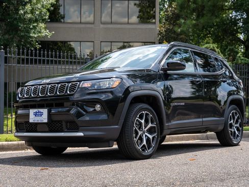 Used 2025 Jeep Compass Limited AWD/4WD image 1