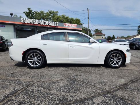 Used 2015 Dodge Charger SXT w/ Plus Group RWD image 3