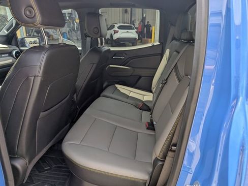 Used 2025 Chevrolet Colorado ZR2 w/ Technology Package AWD/4WD image 11