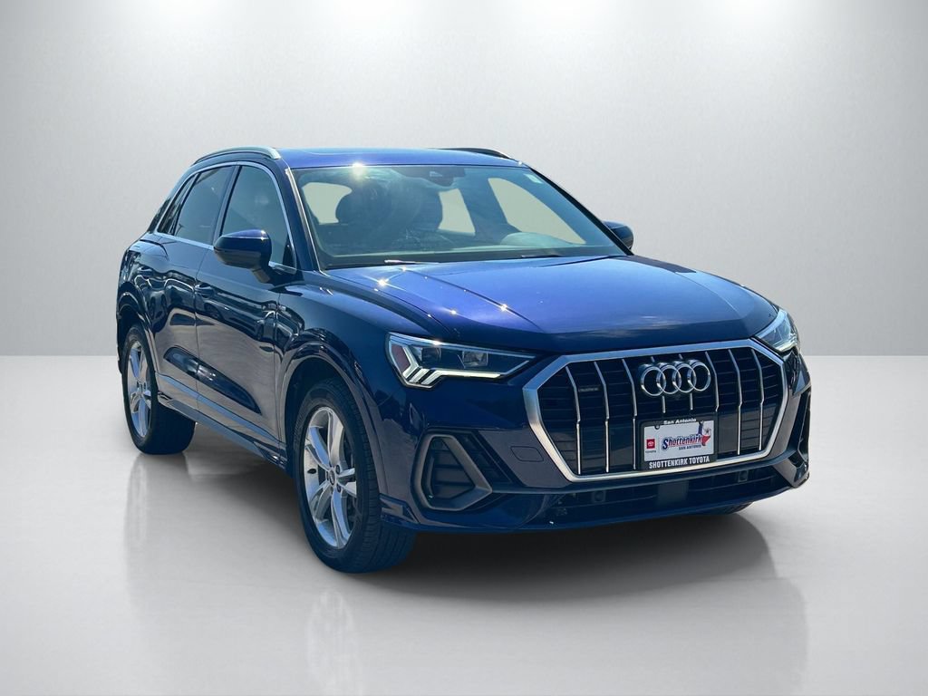Used 2023 Audi Q3 2.0T Premium Plus w/ Premium Plus Package AWD/4WD image 3