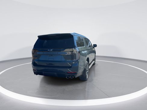 Used 2025 Chevrolet Suburban Z71 w/ Comfort Package image 8