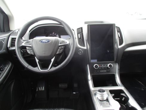 Used 2024 Ford Edge Titanium image 16