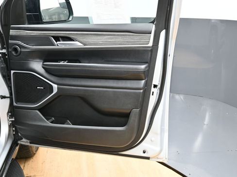 Used 2024 Jeep Wagoneer L Series II RWD image 37