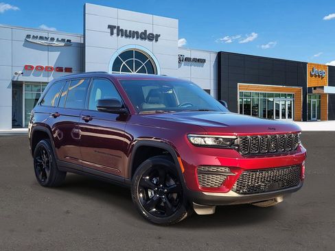 New 2025 Jeep Grand Cherokee Altitude image 1