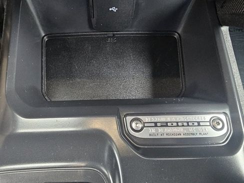 Used 2024 Ford Bronco Black Diamond image 23