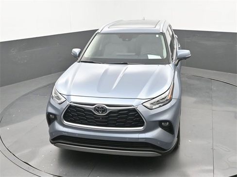 Used 2024 Toyota Highlander Platinum image 31