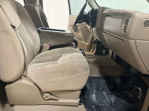 Used 2005 Chevrolet Silverado 2500 LS w/ Heavy-Duty Power Package image 22