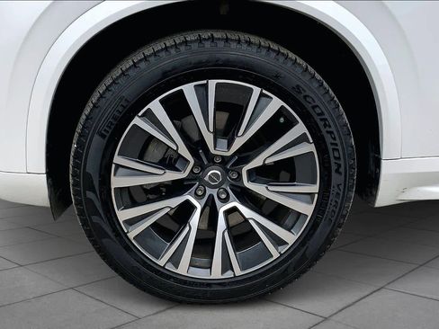 Used 2021 Volvo XC90 T5 Momentum w/ Climate Package image 11