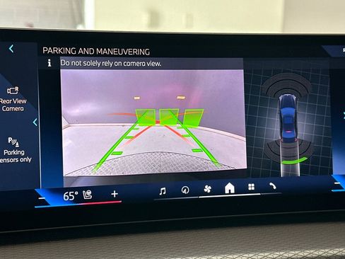 Used 2025 BMW 330i Sedan w/ Premium Package image 23