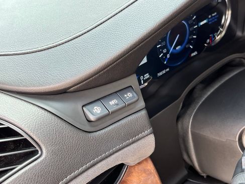 Used 2018 Cadillac Escalade ESV Luxury AWD/4WD image 41