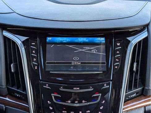 Used 2020 Cadillac Escalade ESV Luxury AWD/4WD image 22