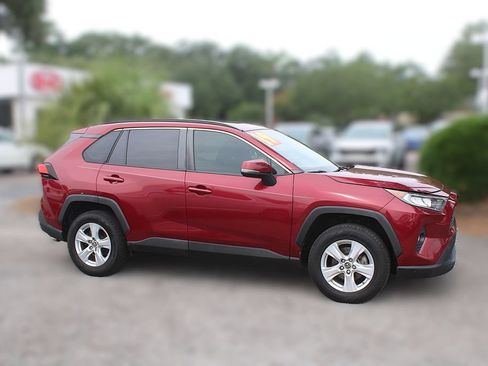 Used 2019 Toyota RAV4 XLE FWD image 4
