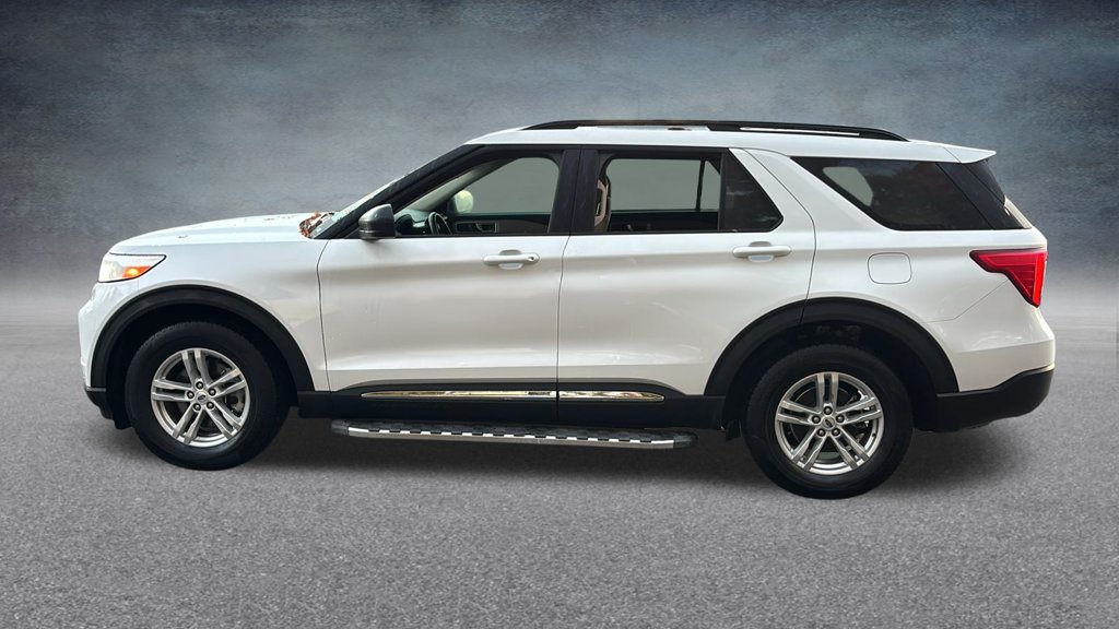 Used 2023 Ford Explorer XLT AWD/4WD image 4