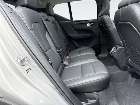 Used 2025 Volvo XC40 B5 Core AWD/4WD image 19