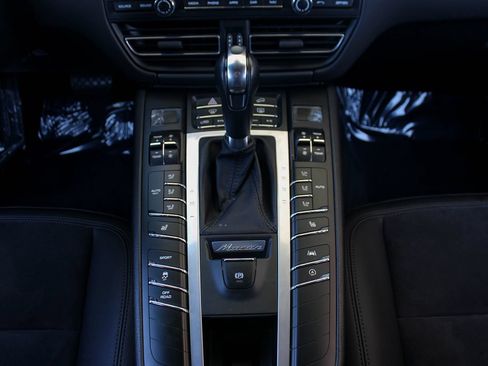 Used 2020 Porsche Macan AWD/4WD image 38