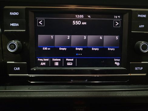Used 2019 Volkswagen Jetta SE w/ Cold Weather Package FWD image 25