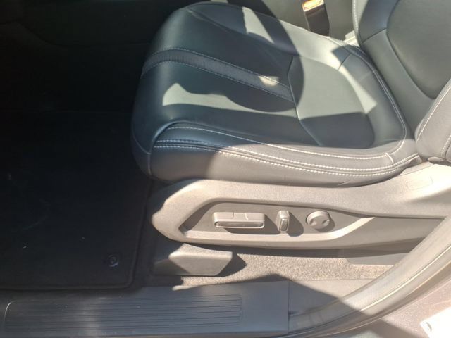 Used 2025 Honda Pilot Touring image 14