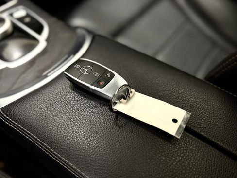 Used 2019 Mercedes-Benz C 300 4MATIC Sedan image 23