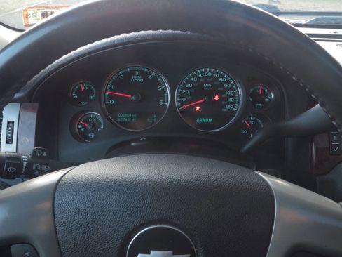 Used 2010 Chevrolet Suburban LTZ image 8