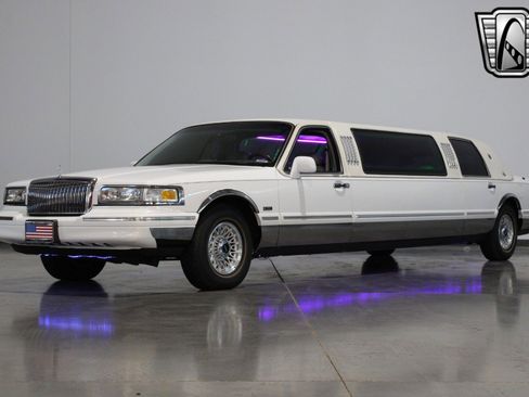 Used 1996 Lincoln Town Car Executive image 5