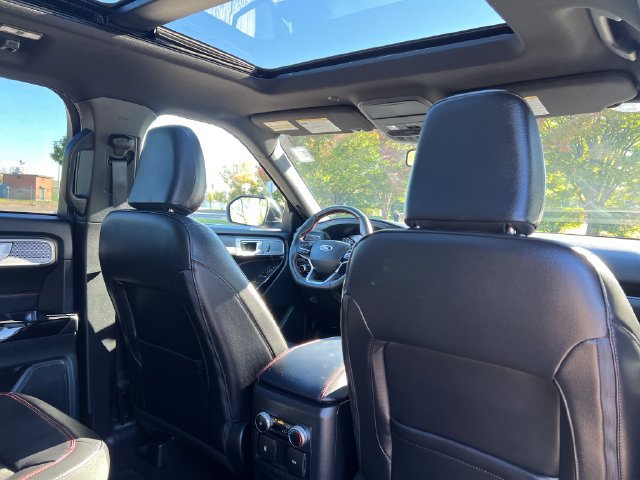 Used 2023 Ford Explorer ST-Line w/ Class IV Trailer Tow Package AWD/4WD image 33