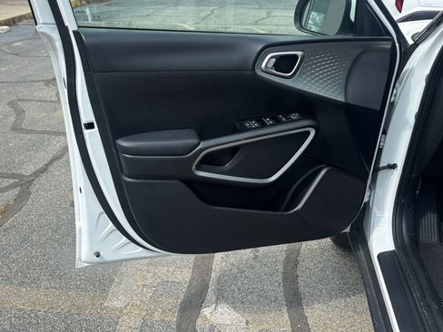 Used 2025 Kia Soul LX w/ LX Technology Package image 18