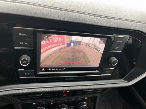 Used 2020 Volkswagen Jetta SE image 16