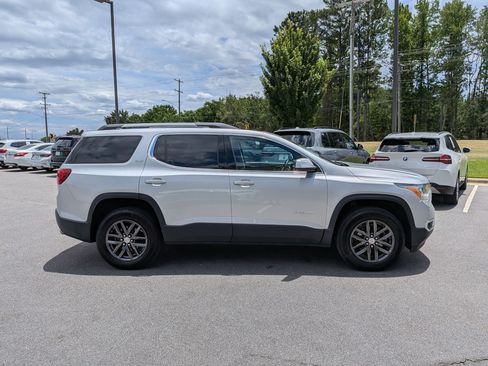 Used 2019 GMC Acadia SLT FWD image 2