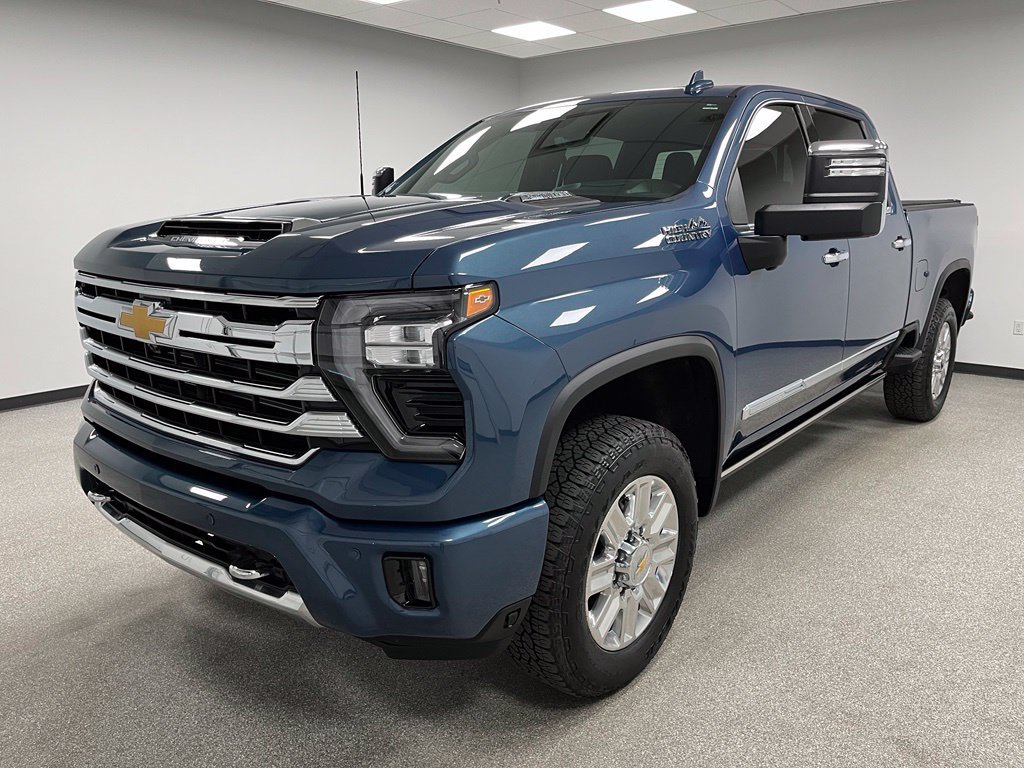 Used 2024 Chevrolet Silverado 2500 High Country w/ Technology Package AWD/4WD image 4