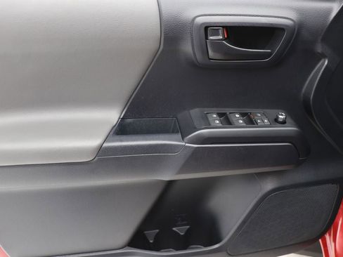 Used 2017 Toyota Tacoma SR w/ Tow Package image 19