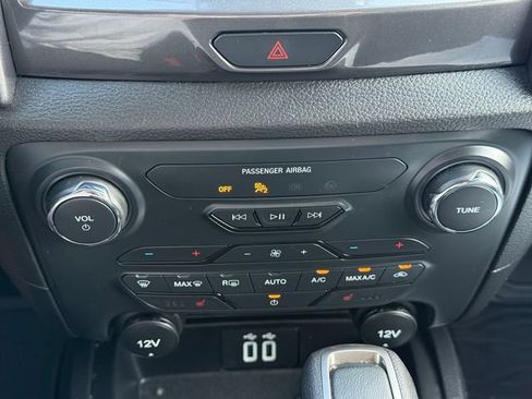 Used 2023 Ford Ranger Lariat w/ Technology Package AWD/4WD image 11