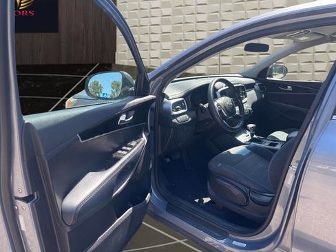 Used 2020 Kia Sorento AWD V6 image 9