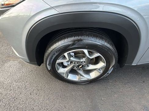 Used 2024 Chevrolet Trax LT image 38