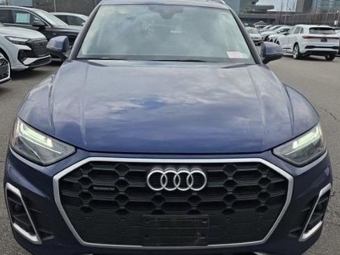 Used 2023 Audi Q5 2.0T Premium w/ Convenience Package AWD/4WD image 2