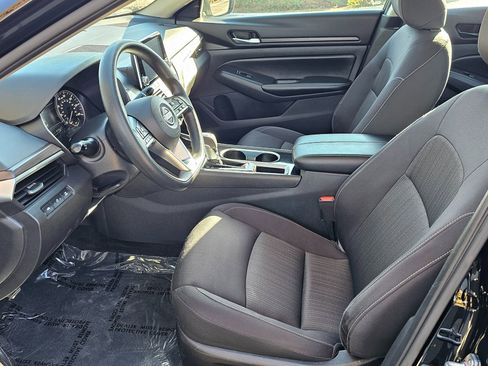Used 2024 Nissan Altima 2.5 SV image 13