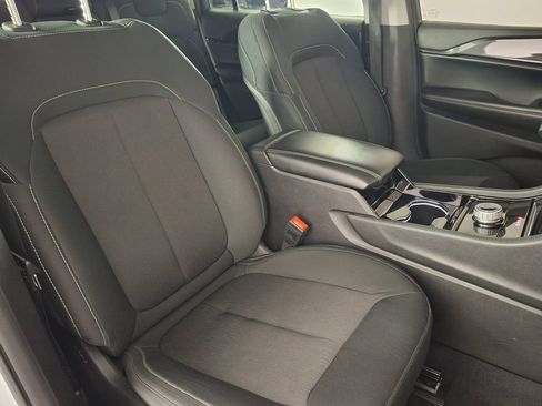 Used 2023 Jeep Grand Cherokee L Laredo image 32