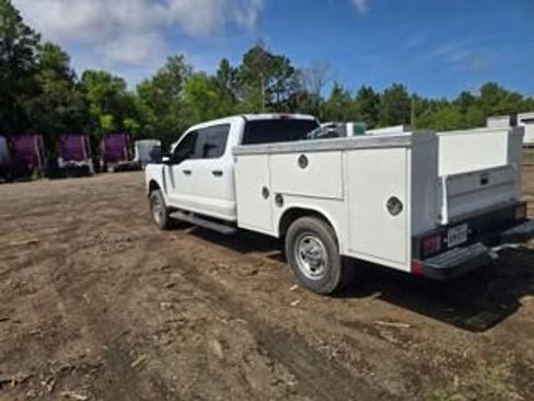 Used 2026 Ford F350 XL w/ FX4 Off-Road Package AWD/4WD image 2