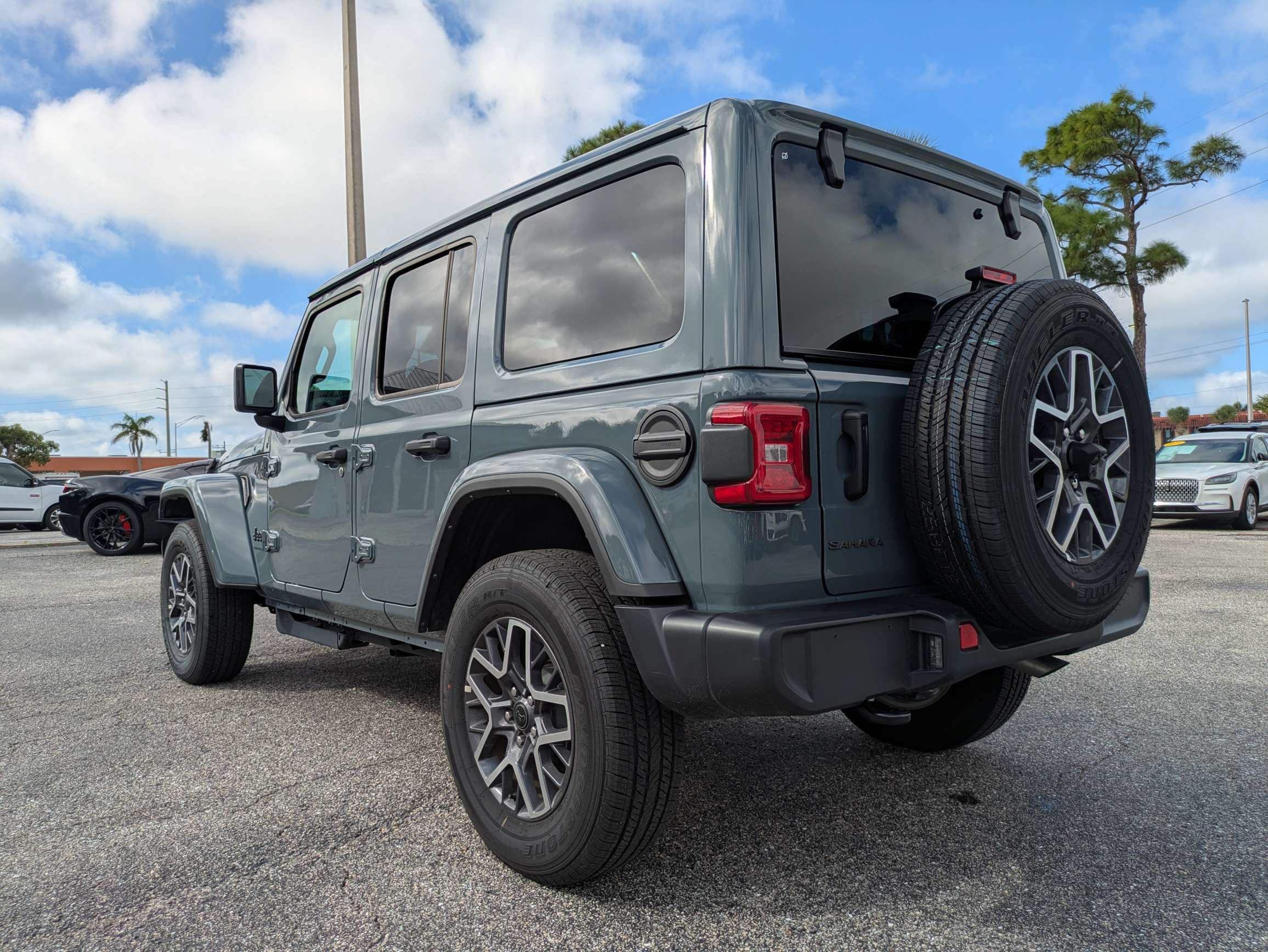 Used 2026 Jeep Wrangler Unlimited Sahara AWD/4WD image 6