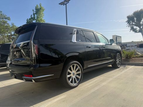 Used 2024 Cadillac Escalade ESV Premium Luxury Platinum image 4