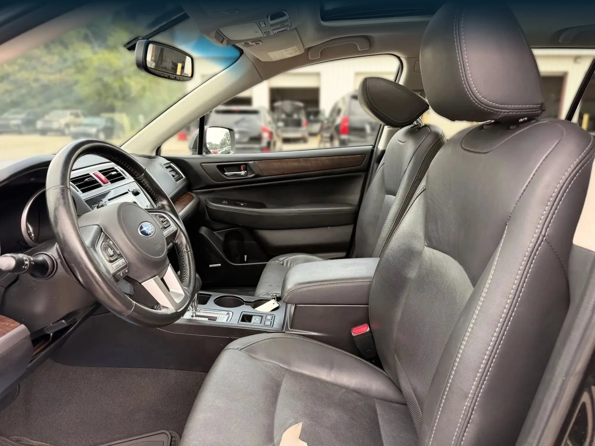 Used 2016 Subaru Outback 2.5i Limited AWD/4WD image 2