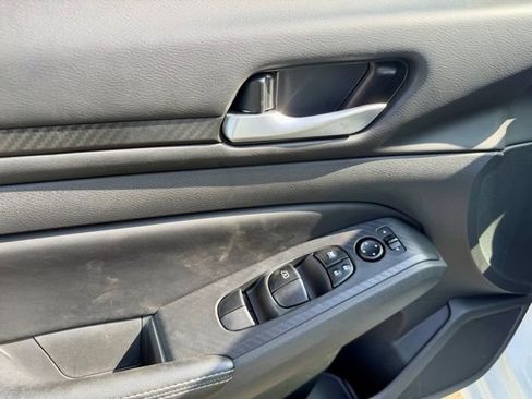 Used 2025 Nissan Altima 2.5 SV image 22