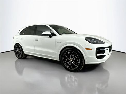 Certified 2026 Porsche Cayenne Coupe AWD/4WD image 9