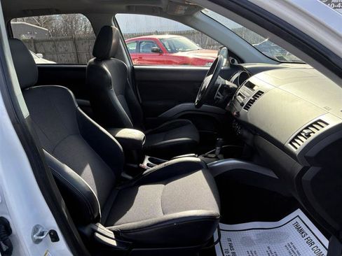 Used 2008 Mitsubishi Outlander SE image 17