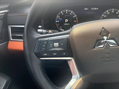 Used 2024 Mitsubishi Outlander SEL AWD/4WD image 18