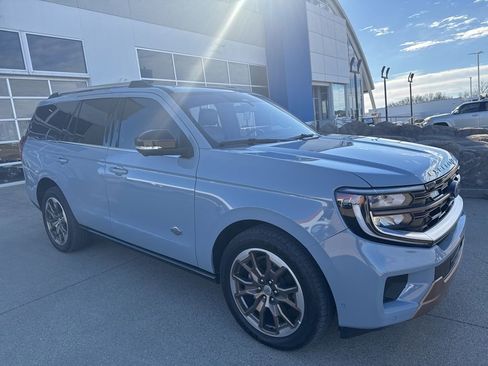 Used 2025 Ford Expedition King Ranch image 3