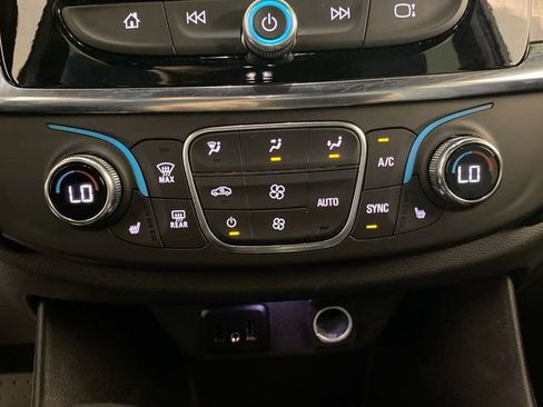 Used 2023 Chevrolet Traverse LT FWD image 34