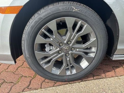 New 2026 Honda Odyssey Touring image 4